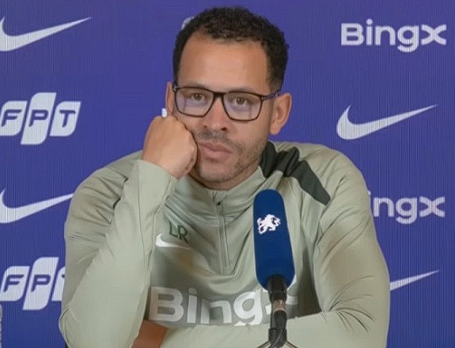 切尔西足总杯大捷：罗塞尼尔盛赞球队职业精神与团结态度